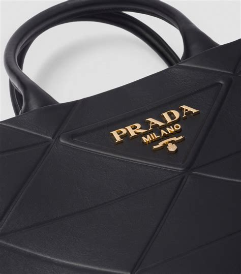 prada the symbole